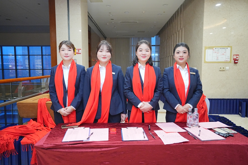 会务接待处，签到有序进行