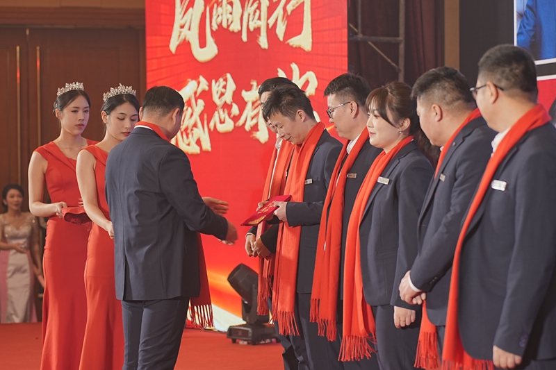 颁发荣誉证书