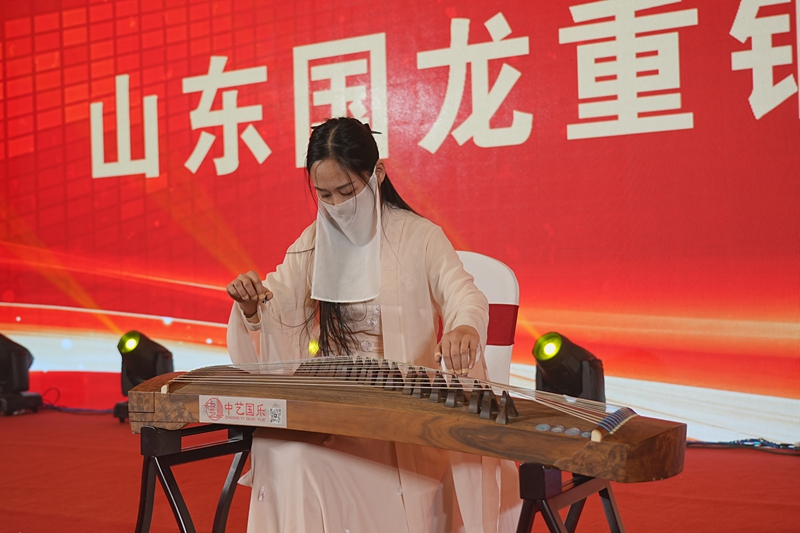 古筝演奏，余音绕梁