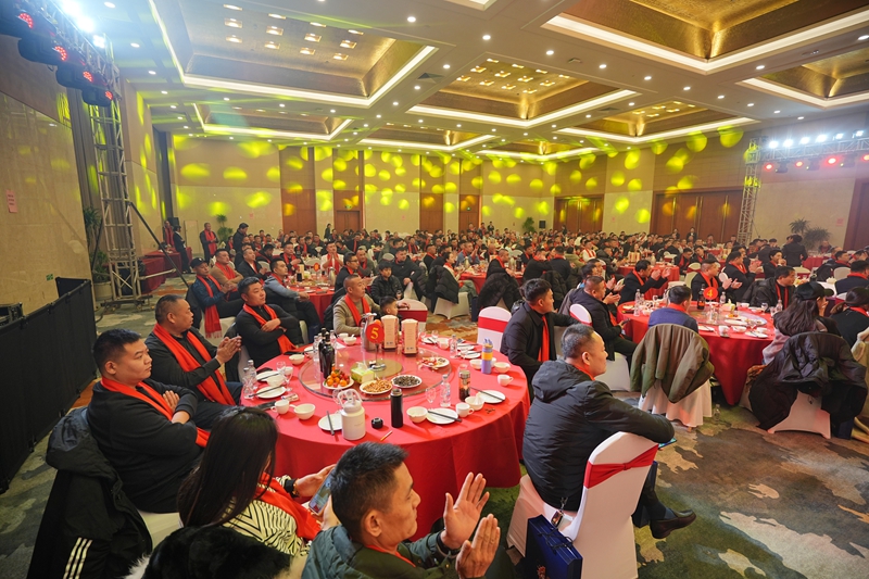 宴会现场，其乐融融